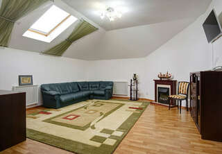 Гостиница Фараон Воронеж Гостевая комната мансардная с камином-3