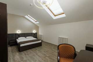 Гостиница Фараон Воронеж Гостевая комната мансардная с камином-2