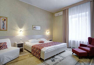 Гостиница Фараон Воронеж Гостевая комната улучшенной комплектации-1